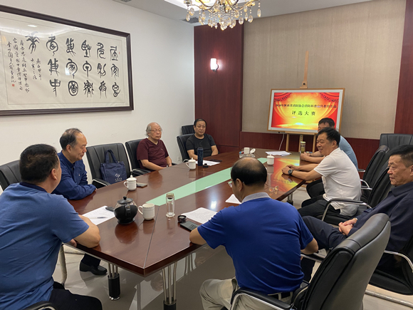 省書法協(xié)會副主席王剛等一行五人蒞臨省消防協(xié)會揮毫潑墨獻(xiàn)墨寶