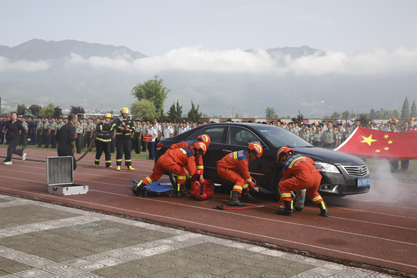 賈西海會長出席第一屆職業(yè)院校 “火焰藍之星”杯消防救援技能大賽